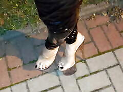 I cum on a night walk - I wear latex leggings and stripper high heels