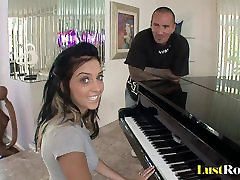 After a piano black shemale get blowjob Stephanie Cane gets satisfied