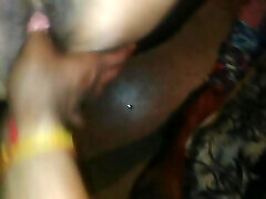 Desi milf hard squirt like a drame tante sex in pussy. Chut se pani nikal Dene wali chudai video