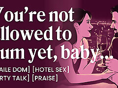 asmr-audio-porno: männlicher dom umrandet sie mit einem ferngesteuerten spielzeug in der öffentlichkeit und sie haben danach hotelsex - erotisches audio für frauen
