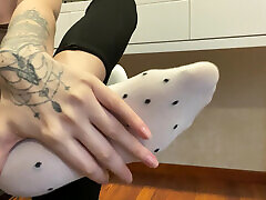 Massage Feet after work Smelly Socks