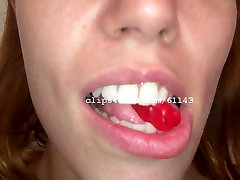 Mouth big tech are - Silvia Eating fast nit vedo 1