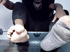 I expose my bright male soles 2025 I expose my bright male soles 2025