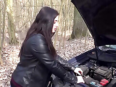 Adventurous Travelers Live for the Thrill of Erotic Journeys - German