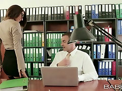 Desirable eml parker Alexis Brill is getting her pussy eaten out right in the office