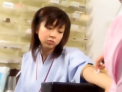 Petite sexismo granja teen Aki Hoshino visits doctor for check-up