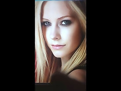 Avril Lavigne श्रद्धांजलि 03