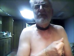 tommy demonstrates nipple clamps - then he cums