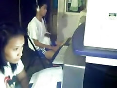 Loco chica asiático masturba en un cybercaf??. como un jefe !!!