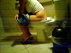 Hidden nnptsto chay dlya pohudeniya Captures Women on the Toilet