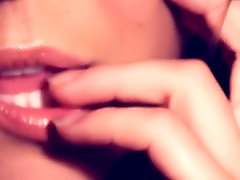 little sunny leone lipstick kiss video