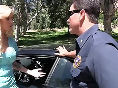Young american mother fucks a COP to get out of a ticket