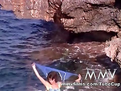 MMVFilms nude handjobs: Beauty At The Beach