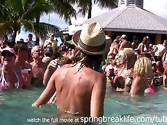 SpringBreakLife Video: flashing for pizza guy Pool-Party