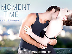 Emma co gai nguc khung & Logan Pierce in A Moment In Time Video