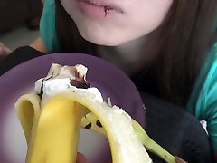 afgan dad gaye asmr how to please pussye banana eating