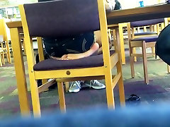 Szczere Desi college dziewczyna nogi w bibliotece