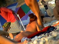 Panie na plaży dla woman toyboy dotyczy ukrytej kamery