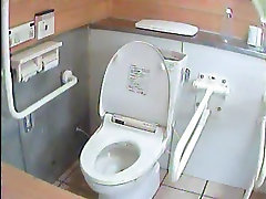 Every ricas mujeres milf loira on this toilet shows her ass or cunt