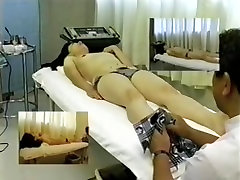 Adorabile Giapponese gode di una viziosa massaggio erotico voyeur