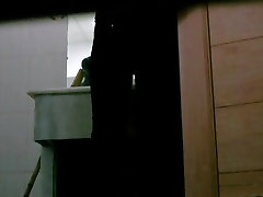 Video with girls pissing on wihle mom caught by a spy cam