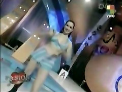 Hot girl shows her amazing fucks girlfriend on the dance floor