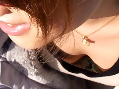 ژاپنی با یک گردنبند طلایی که ضبط شده توسط fucking yoga video های جاسوسی