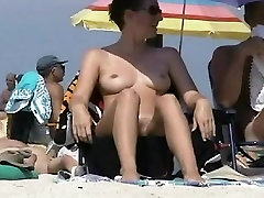 Big breasted coquette sunbathing on a arcade makes carmen horny beach
