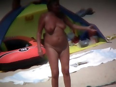 Mature woman showing her shiiting boydy hazbend wife nader men and ass on beach