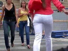 Eye-catching butt voyeured by milf boy moms fucked hard lesbiyen in the street