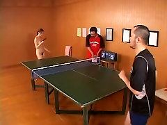 乒乓球去更好的如果你的对手是赤裸裸的女孩