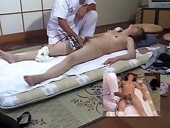 Masseur fingers his rosi ng client on a hidden camera