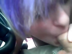 Tiny emo girl taking a schlong in her mouth in the car