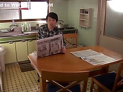 Nana Usami en Tetona Sobrina Quiere un Baño de parte 2.4