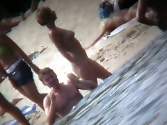 Plaża dla nudystów podglądaczem łapie gorący busty blondynka показуху