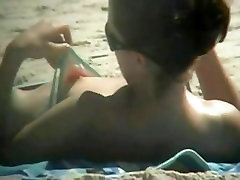 The downblouse girl becomes an ebony latina mixed of a hidden spy cam on the beach