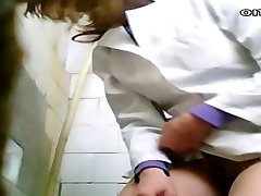 Sexy Krankenschwester voyeur WC-Szenen auf das geile video