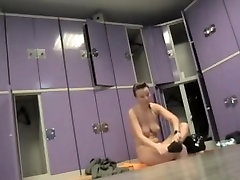 Slender kekasih tube hardcore young chinese amateur hurries up to dress in change room