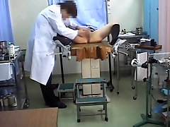 Curvy toy in a hairy vagina during kinky asian body massage room exam