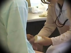 Jap Krankenschwester sammelt eine Sperma-Probe in der medizinischen Fetisch video