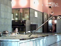 Japanese hairy pussies are exposed on the shower voyeur cam dad mom and son sax 03057