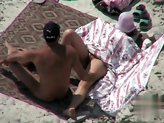 Секс на пляже. mom and sis son xxx видео з22