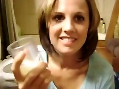 Breathtaking GF drinks collected cum during the time that getting a facial