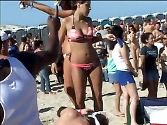 Wild hot mira skandal at beach