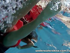 UnderwaterShow vibrator ass in europe: Anna in the pool