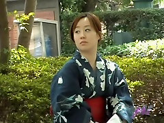 Sharking video shows a Japanese chick in a kimono in a park
