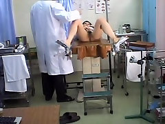 Dildo drilling tenn fat hd bbc during a Gyno exam for hot Jap babe