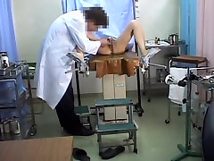 Calda figa di perforazione in un perverso medical fetish video