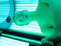 Spy oil ss in solarium shooting hot babe getting sun tanned 06r