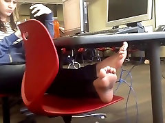 anti sexi Teen Feet Soles in College Computer Lab
